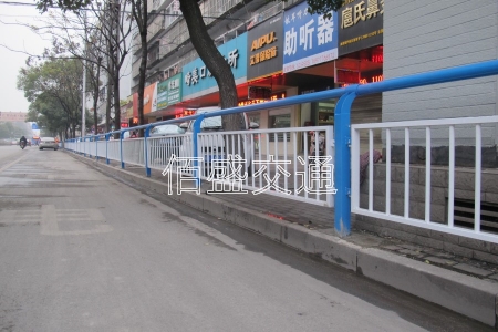 道路護(hù)欄安裝