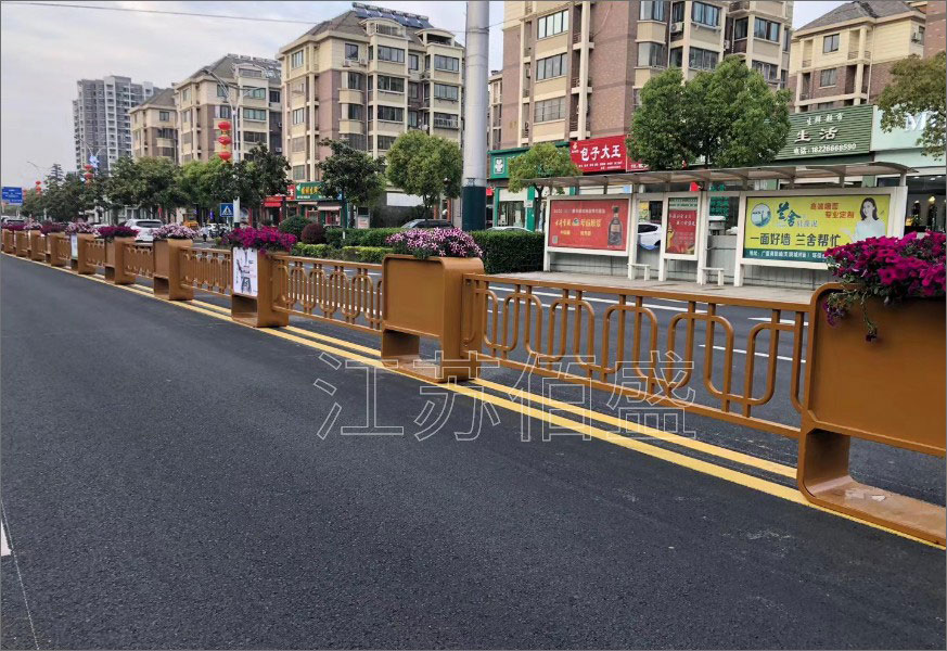 景觀護(hù)欄安裝廠家分享景觀護(hù)欄防護(hù)層的涂抹方法